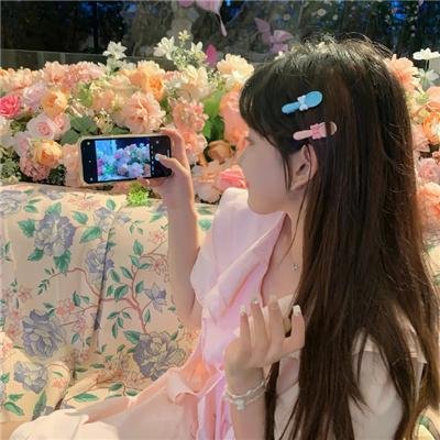 她来到我身边
